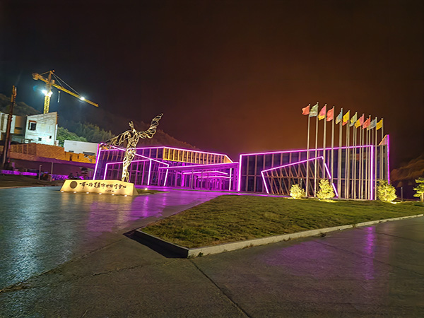 城市亮化是现代城市建设的重要组成部分，它不仅可以美化城市的夜景，还能提升城市的整体形象。随着科技的不断进步，城市亮化也得到了更多的关注和创新。本文将介绍一些关于城市亮化的创意和技术，帮助读者了解临夏城市亮化的重要性以及如何进行临夏城市亮化的规划和实施。